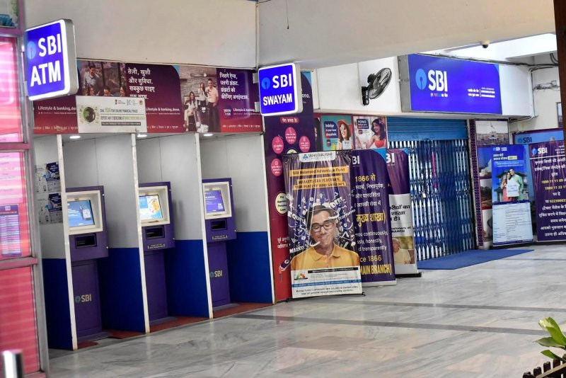 बैंक हड़ताल के बीच SBI का बड़ा ऐलान, 28 से 30 सितंबर तक ATM ट्रांजैक्शन फ्री