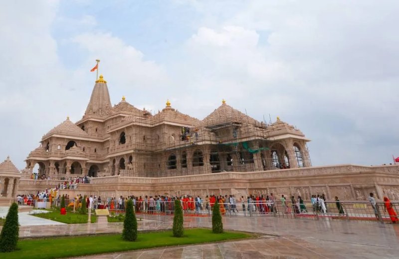शिकायत के बाद हटाए गए तीन कर्मचारी फिर लौटे राम मंदिर, दोबारा सौंपी गई जिम्मेदारी