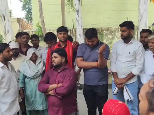 मुजफ्फरनगर: दो युवतियां संदिग्ध हालात में लापता, परिजनों ने एसएसपी कार्यालय पहुंचकर लगाई गुहार