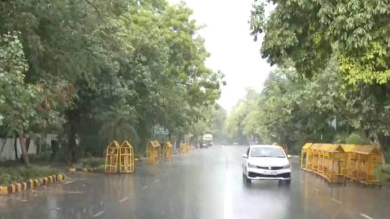 जन्माष्टमी पर दिल्ली-NCR में झमाझम बारिश, गर्मी और उमस से मिली राहत