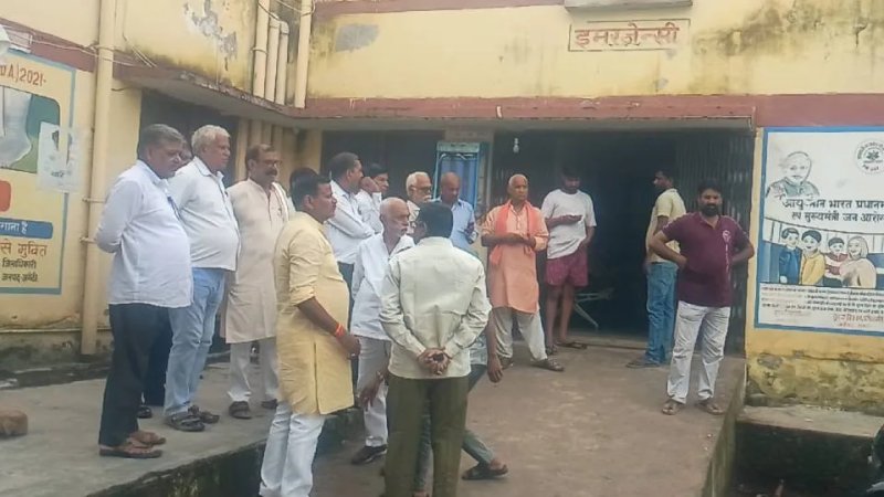 अमेठी में सड़क हादसा, आमने-सामने टकराईं दो बाइकें; रिटायर्ड जेई ने दम तोड़ा