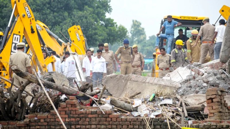 कौशांबी पटाखा फैक्ट्री विस्फोट मामले में सात पुलिसकर्मी निलंबित, 11 लोगों की मौत