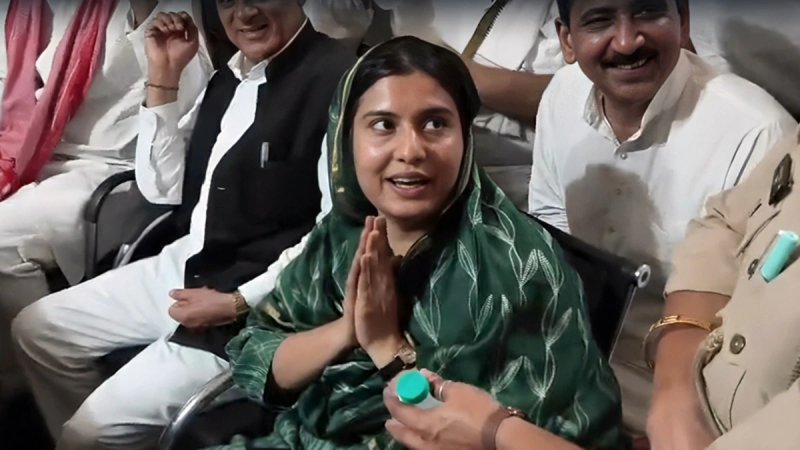 इकरा हसन को पुलिस ने रोका, सांसद ने पूछा- 'मैंने कौन सा अपराध किया है?'