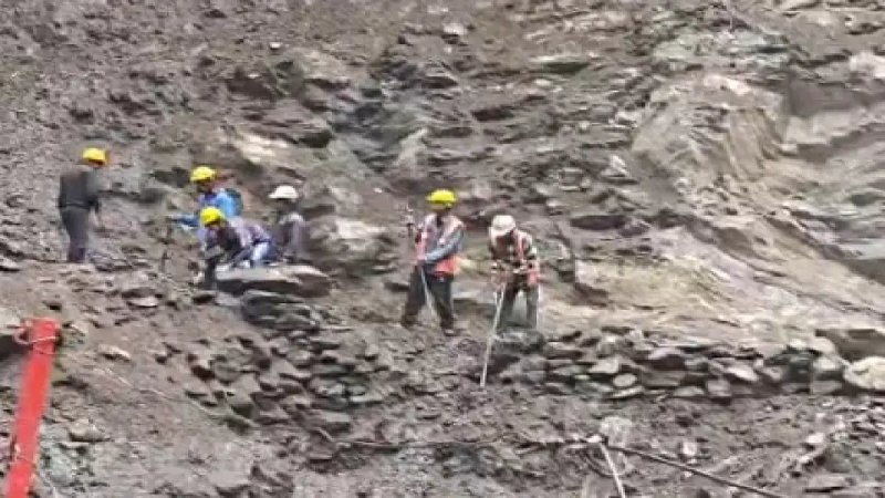 केदारनाथ पैदल मार्ग पर चीरबासा में मलबा गिरने से रास्ता बंद, गौरीकुंड में रोके गए यात्री