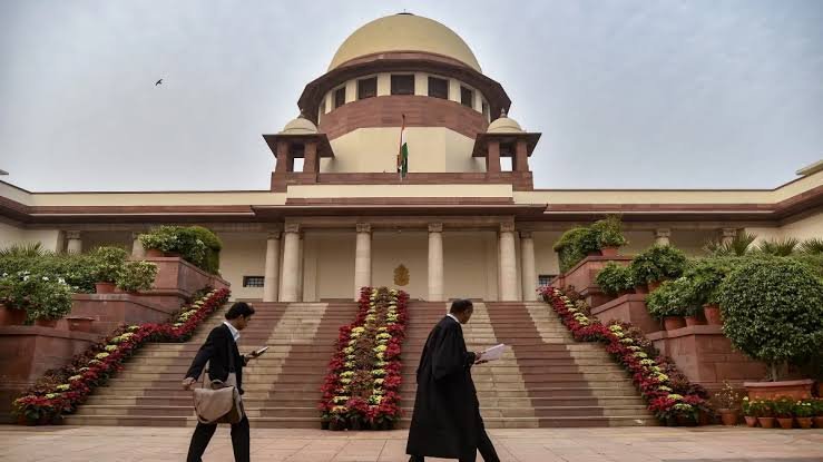 महिला पत्रकारों से कथित मारपीट पर सुप्रीम कोर्ट सख्त, दिल्ली पुलिस के वरिष्ठ अधिकारी को बुलाया