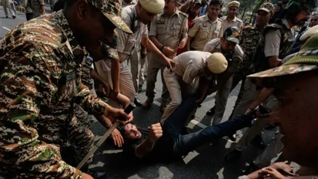 दिल्ली में CJP प्रदर्शन के दौरान हंगामा, पथराव में दो पुलिसकर्मी घायल