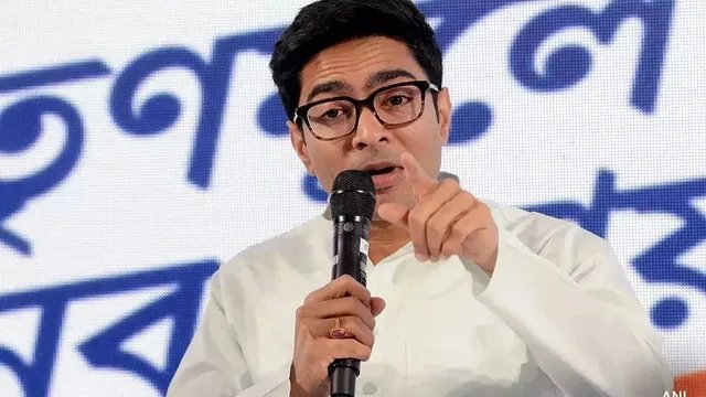 अभिषेक की सुरक्षा घटाने पर हाई कोर्ट का सवाल, 'हमला हुआ तो जिम्मेदारी किसकी?'