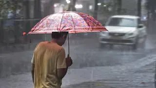चक्रवात ‘अर्णब’ का असर: यूपी में भारी बारिश और तेज हवाओं का अलर्ट, किसानों को सतर्क रहने की सलाह