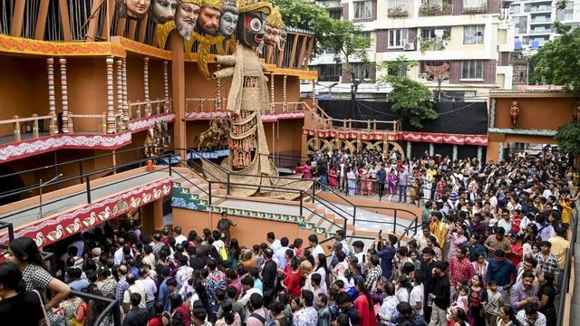 कोलकाता में 4 प्रमुख दुर्गा पूजा पंडाल बंद, चोरबागान हादसे के बाद सुरक्षा सख्त