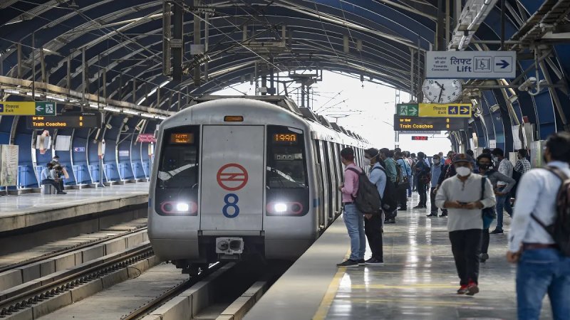 दिल्ली मेट्रो के सभी स्टेशनों पर एंट्री-एग्जिट बहाल, यात्रियों की आवाजाही हुई सामान्य