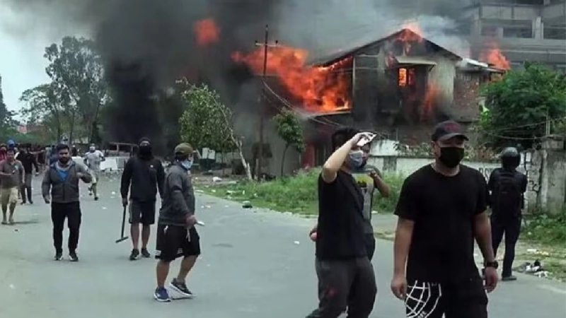 मणिपुर में फिर भड़की हिंसा, कुकी समुदाय के 15 घर जलाए गए; एक की मौत और चार घायल