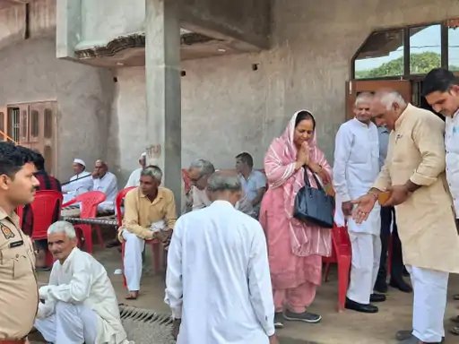 मुजफ्फरनगर: सपना कश्यप ने करवाड़ा गांव पहुंचकर शोक संतप्त परिवारों को दी सांत्वना