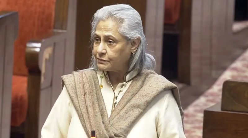 जया बच्चन का रिपोर्टर का माइक हटाने वाला वीडियो वायरल, सोशल मीडिया पर छिड़ी बहस