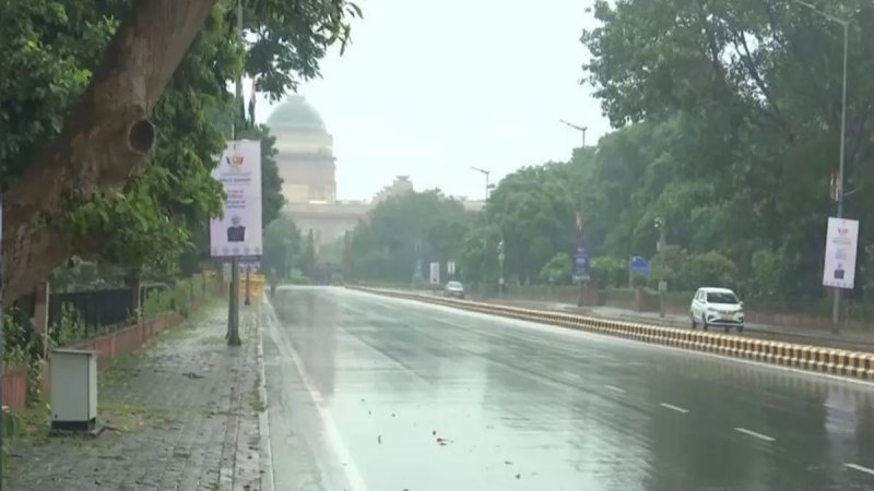 चक्रवाती तूफान ‘अर्नब’ का असर, दिल्ली-NCR में बदला मौसम; गरज-चमक के साथ होगी बारिश