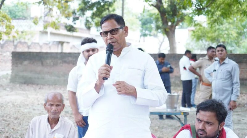 कांग्रेस को 150 सीटों के दावे पर सपा सांसद का जवाब, बोले- 50 सीट मिलना भी बड़ी बात