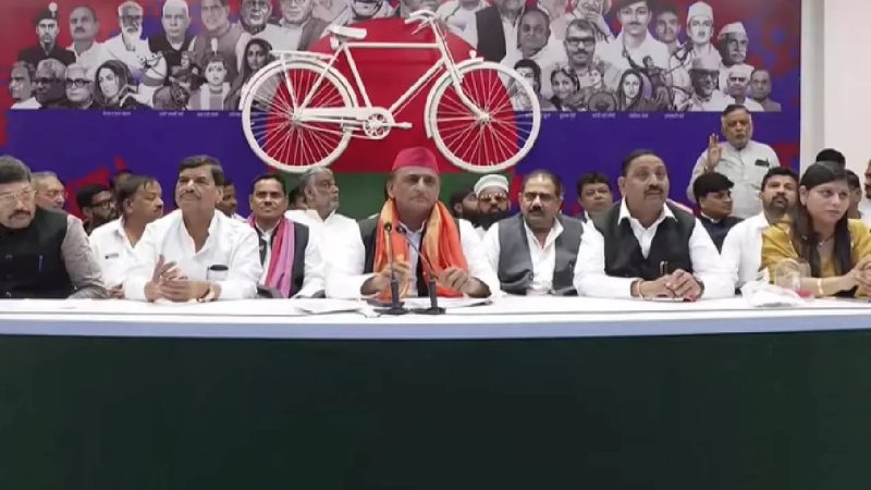 यूपी: अखिलेश यादव का आरोप- कांति सिंह की सीट पर 97 बूथों पर बिना फोल्ड किए मिले बैलेट