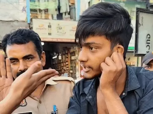 मुजफ्फरनगर में पर्स छीनने के शक में युवक की पिटाई, महिला से माफी मांगने का वीडियो वायरल