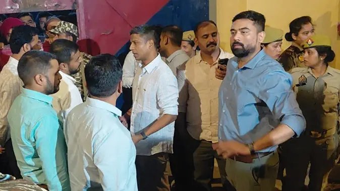 रामपुर: रिहा होते ही आजम को ईडी ने हिरासत में लिया, अब्दुल्ला घर रवाना