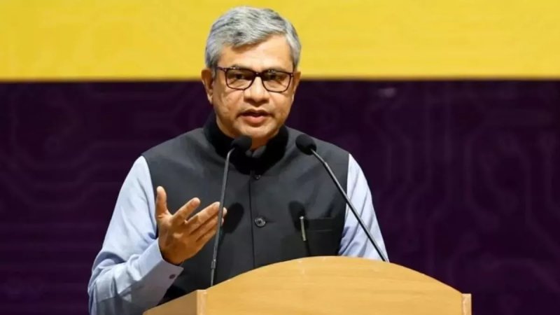 मोबाइल फोन उद्योग से सरकार को मिला 3.25 लाख करोड़ का टैक्स, अश्विनी वैष्णव ने बताए आंकड़े