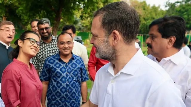 नेहा बोरा को कांग्रेस नेताओं के साथ देख भड़के NSUI सदस्य, ग्रुप का नाम रखा ‘वी द छोटू’
