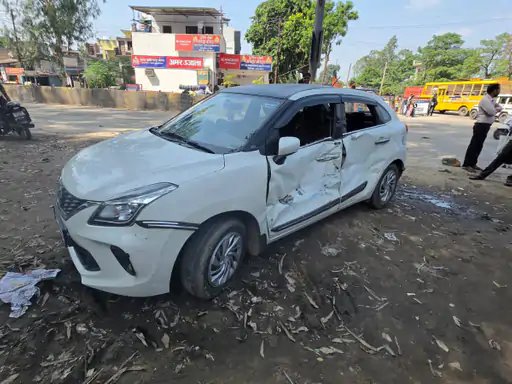 मुजफ्फरनगर-सहारनपुर हाईवे पर कार और बस की जोरदार भिड़ंत, कई लोग घायल