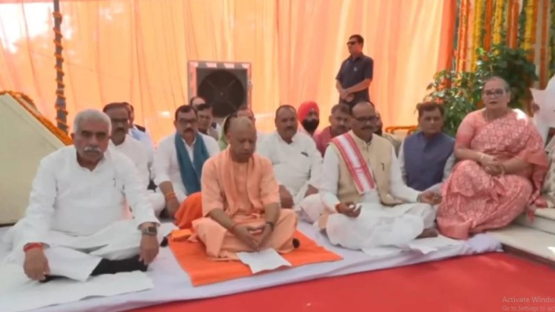 गांधी जयंती पर CM योगी ने बापू को किया नमन, लाल बहादुर शास्त्री को भी दी श्रद्धांजलि