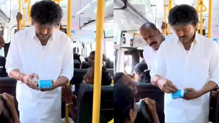 बस कंडक्टर बने तमिलनाडु के CM विजय, महिलाओं को खुद बांटे फ्री टिकट