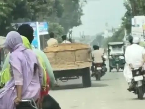 मुजफ्फरनगर में फिर खुलेआम मिट्टी खनन, जौली रोड पर दौड़ीं ट्रैक्टर-ट्रॉलियां