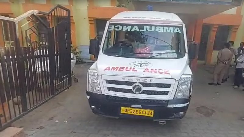 दिल्ली-बदायूं हाईवे पर दर्दनाक हादसा, ईको गाड़ी पेड़ से टकराई; पांच की मौत