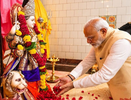 नवरात्रि पर PM मोदी समेत कई नेताओं ने दीं शुभकामनाएं, मां शैलपुत्री को किया नमन
