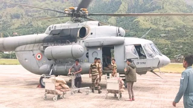 रायपुर: इंद्रावती नदी की बाढ़ में फंसे 12 लोगों को वायु सेना ने बचाया, तीन बच्चे भी शामिल