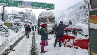 पहाड़ों पर बर्फबारी, मैदानों में बारिश से तबाही; उत्तर भारत में फसलों को भारी नुकसान