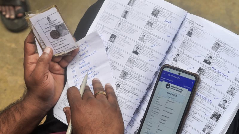 पूर्व IAS-IFS अधिकारियों ने किया चुनाव आयोग का समर्थन, SIR पर जारी किया खुला पत्र