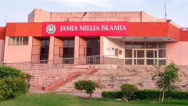 जामिया में छात्रसंघ बहाली की मांग पर तनाव, अनशन से हटाए गए छात्रों ने लगाए मारपीट के आरोप