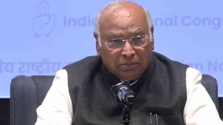 मल्लिकार्जुन खरगे की मांग- लोकसभा और सभी विधानसभाएं भंग हों, बैलेट पेपर से कराए जाएं चुनाव