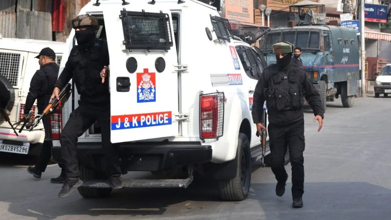 बारामुला में नशे के खिलाफ पुलिस की कार्रवाई, तीन आरोपी गिरफ्तार; हेरोइन जैसा पदार्थ बरामद