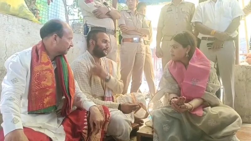उज्जैन के रामघाट पर नाजिया खान ने किया तर्पण-पिंडदान, धर्म परिवर्तन के दिए संकेत