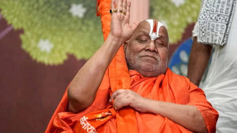 रामभद्राचार्य की बढ़ सकती हैं मुश्किलें, ब्राह्मण उपजातियों पर कथित टिप्पणी को लेकर FIR का आदेश
