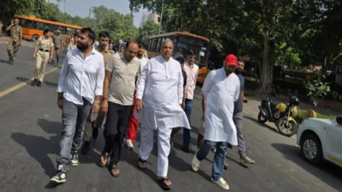 CJP प्रदर्शन को लेकर पश्चिमी यूपी में पुलिस अलर्ट, सपा सांसद हरेंद्र मलिक और पंकज मलिक हिरासत में