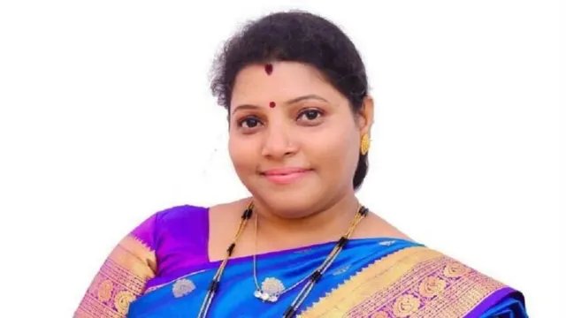प्रदीप पूर्णेकर हत्याकांड के बीच मीनाक्षी शिंदे का इस्तीफा, छोड़ा महिला आघाड़ी प्रमुख का पद