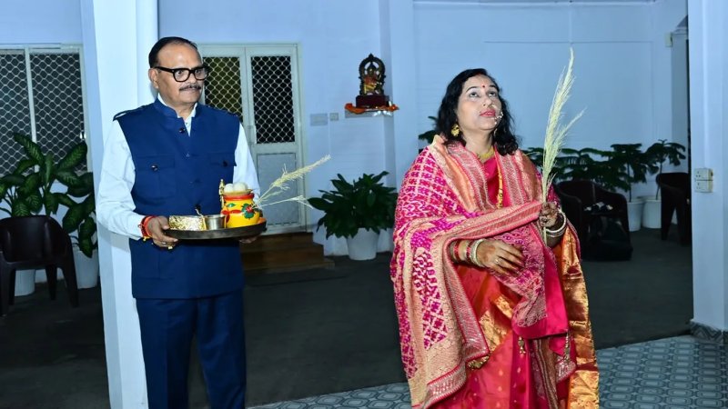 चक्रवात अर्नब का करवा चौथ पर असर, बारिश के चलते लखनऊ में नहीं दिखा चांद