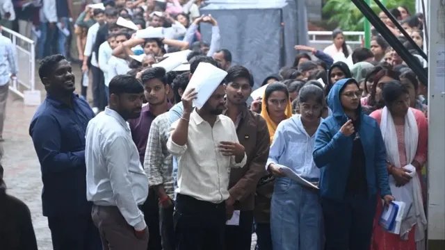 UP PET 2026: दूसरे दिन 66.75% अभ्यर्थियों ने दी परीक्षा, AI से 22 संदिग्ध मिले