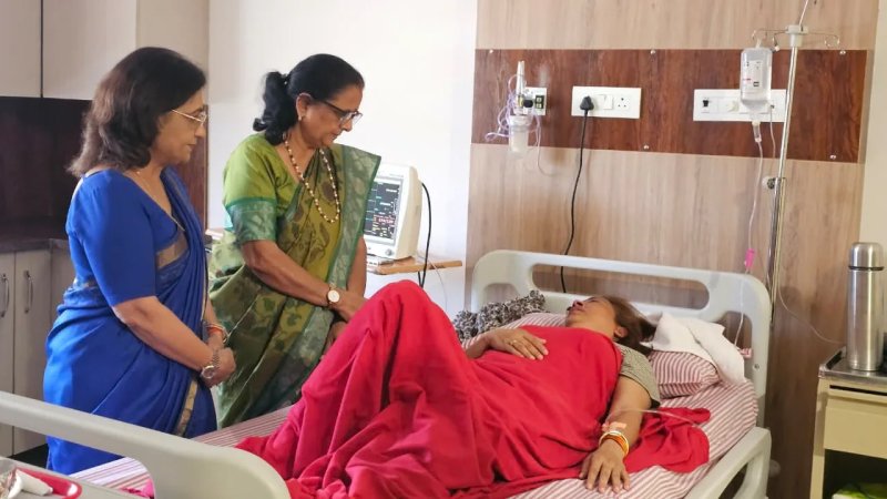 रेखा आर्या प्रकरण पर महिला आयोग सख्त, अध्यक्ष ने अस्पताल पहुंचकर मंत्री से की मुलाकात