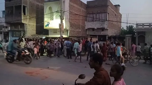 वैशाली में पानी में थूकने को लेकर बवाल, NH-122B पर पथराव में 13 लोग घायल