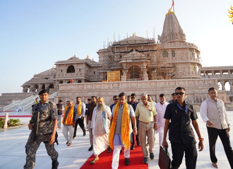 अयोध्या पहुंचे असम के सीएम हिमंत बिस्व सरमा, रामलला के किए दर्शन; अखिलेश पर साधा निशाना