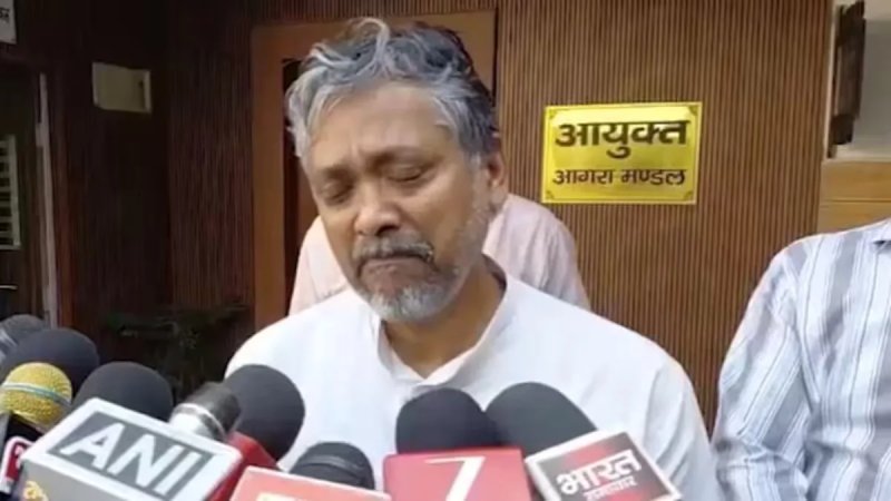 एमएलसी चुनाव 2026: आगरा में रो पड़े सपा प्रत्याशी आकाश अग्रवाल, धर्म परिवर्तन की कही बात