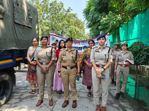 मुजफ्फरनगर में महिला सुरक्षा को लेकर पुलिस का पैदल मार्च, मनचलों को सख्त चेतावनी