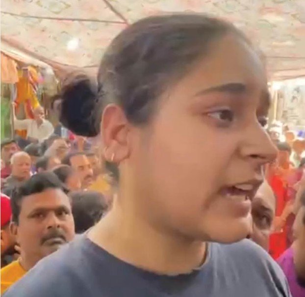 लखनऊ हत्याकांड: मृतक की बेटी ने मांगा एक करोड़ रुपये मुआवजा, मां के लिए सरकारी नौकरी की मांग