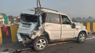 वाराणसी में भीषण सड़क हादसा: स्कॉर्पियो को ट्रक ने मारी टक्कर, चार की मौत
