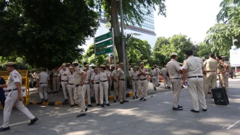 सीजेपी के प्रदर्शन को लेकर यूपी में अलर्ट, 500 महिला पुलिसकर्मी भेजीं गई दिल्ली
